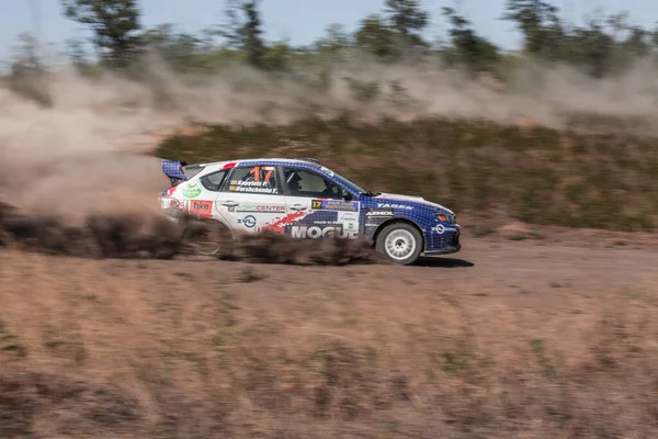 Mariupol, Ukrayna - 22 Ağustos 2020: toz kulüplerinde yarış arabası, ralli