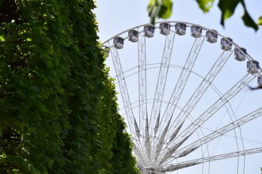  tekerlek, ferris, eğlenceli, park, gökyüzü, dönme dolap, eğlence, yolculuk, cazibe, adil, mavi, karnaval, eğlence, daire, büyük, boş zaman, dönüş, yuvarlak, eğlence parkı, yaz, yüksek, tatil, açık, görüntülemek, paris