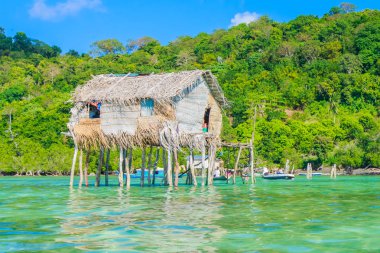 Güzel manzara borneo deniz çingene su köyü Bodgaya Island, Semporna Sabah, Malezya göster.