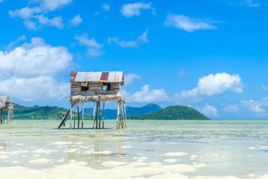 Güzel manzara borneo deniz çingene su köyü Maiga Island, Semporna Sabah, Malezya göster.