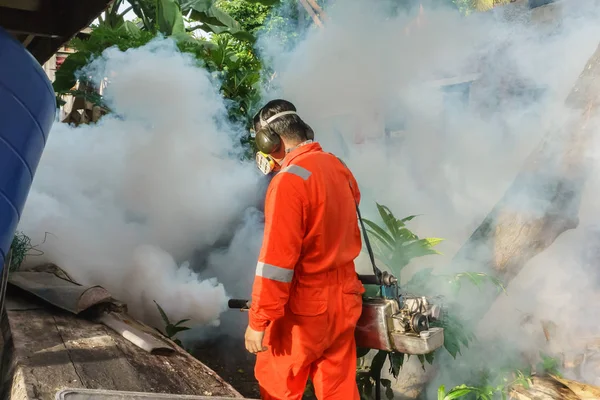 Worker Fogging Eliminate Mosquito Preventing Spread Dengue Fever Zika Virus — Stock Photo, Image