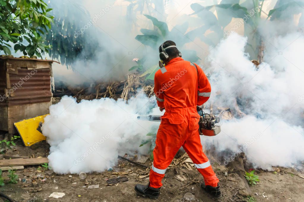 Worker fogging to eliminate mosquito for preventing spread dengue fever and zika virus