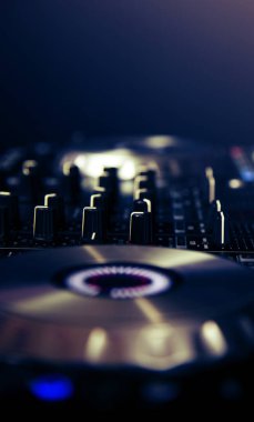 DJ denetleyicisinde karıştırma el