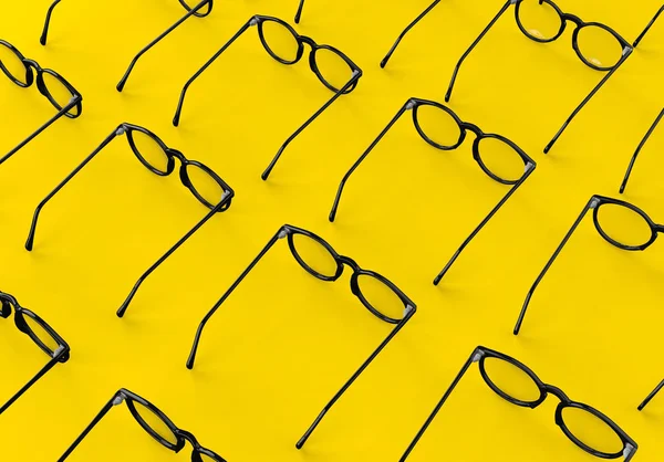 Muchas Gafas Sobre Fondo Amarillo —  Fotos de Stock