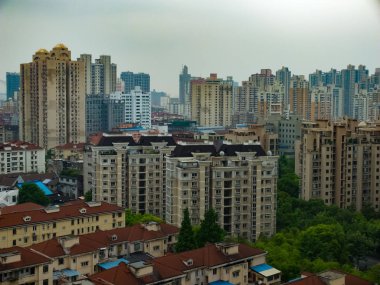 Shanghai bir yerleşim bölgesi kuleleri ve bulutlu gün, Çin evleri ile