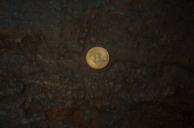 Bitcoin metal doku arka plan ile