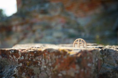 Bit sikke üzerinde eski taş ve tuğla duvar