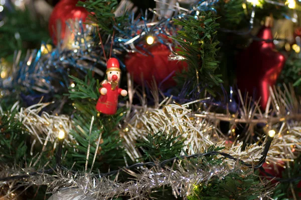 Arbre Noël Artificiel Décoré Avec Figurine Bois Décoration Pour Arbre — Photo