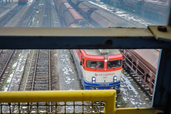 Slavonski Brod Croácia 2019 Estação Ferroviária Coberta Neve Com Nevoeiro — Fotografia de Stock