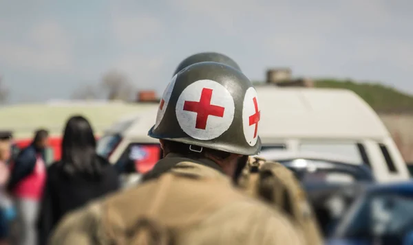 Eski Ordu Üniforması Medic Kırmızı Çapraz Giysiler Ekipmanlar — Stok fotoğraf