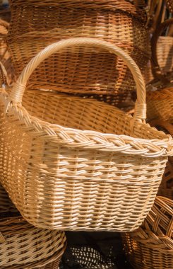 Pazarda Sepet örgü el işi ürünler.