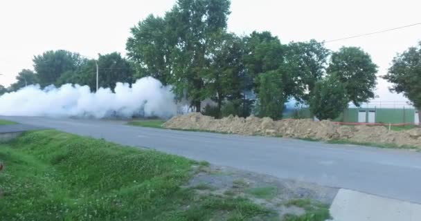 Szúnyogfüst Mérgezés Utcán Egy Városi Területen Szúnyogcsípés — Stock videók