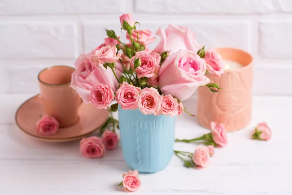 Pink Roses Flowers Blue Cup Burning Candle Little Cup Coffee — Stock Photo, Image