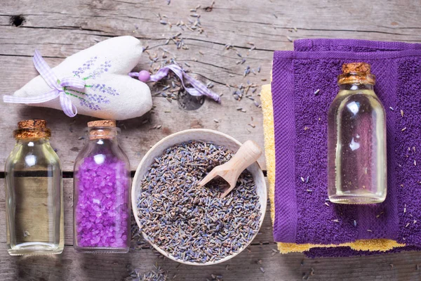 Instelling Van Spa Van Lavendel Biologische Cosmetica Zeezout Flessen Met — Stockfoto