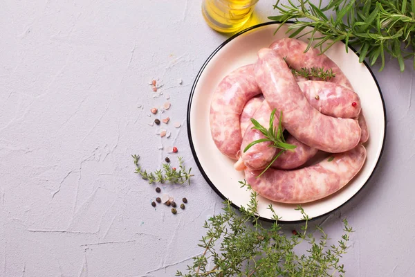 Frische Hausgemachte Rohwürste Mit Und Kräutern — Stockfoto