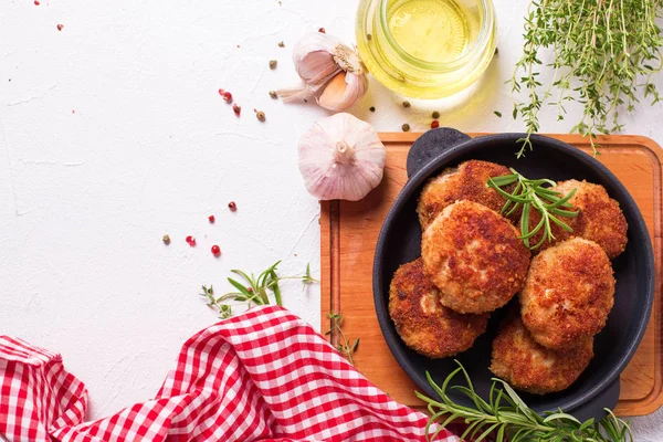 Chuletas Caseras Con Hierbas Especias Sartén —  Fotos de Stock