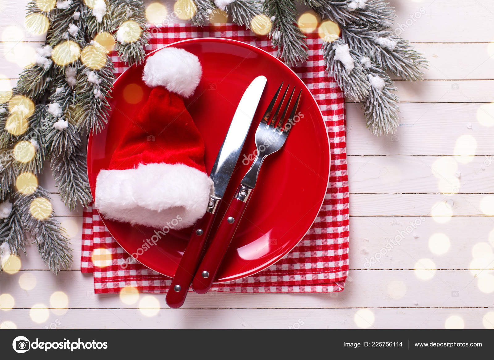 Mesa Navidad Placa Roja Cuchillo Tenedor Servilletas Decoraciones Navideñas  Colores — Foto de stock #225756114 © daffodil, image size:1600x1167