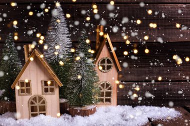 köknar ağaç dalları ve Noel süsleri şenlikli kış tatil kompozisyonu