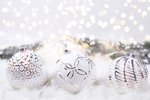 Weihnachten Und Neujahr Set Mit Dekorativen Weißen Kugeln — Stockfoto