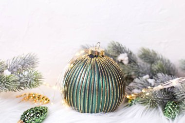 güzel neşeli Noel ve yeni yıl süslemeleri görünümünü kapat