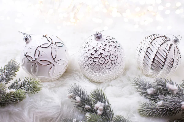 Navidad Año Nuevo Conjunto Con Bolas Blancas Decorativas —  Fotos de Stock