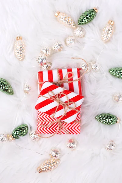 Feestelijke Geschenkdozen Verpakt Inpakpapier — Stockfoto