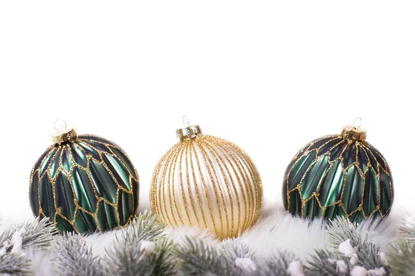 Uspořádané Zelené Zlaté Vánoční Dekorační Kuličky Koncept Zimních Svátků — Stock fotografie