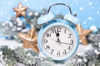Noel dekoratif mavi çalar saat ile ayarlayın