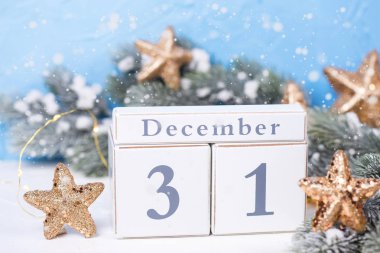 güzel neşeli Noel ve yeni yıl süslemeleri görünümünü kapat