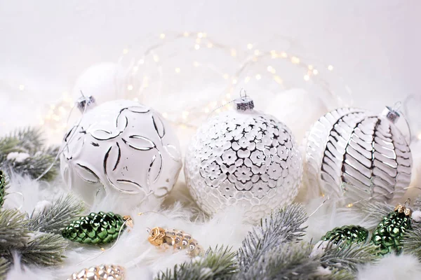 Navidad Año Nuevo Conjunto Con Bolas Blancas Decorativas —  Fotos de Stock