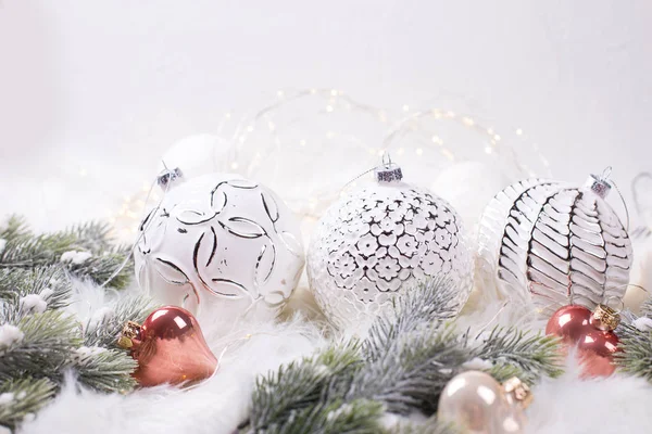 Navidad Año Nuevo Conjunto Con Bolas Blancas Decorativas —  Fotos de Stock