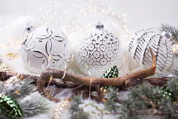 Weihnachten Und Neujahr Set Mit Dekorativen Weißen Kugeln — Stockfoto