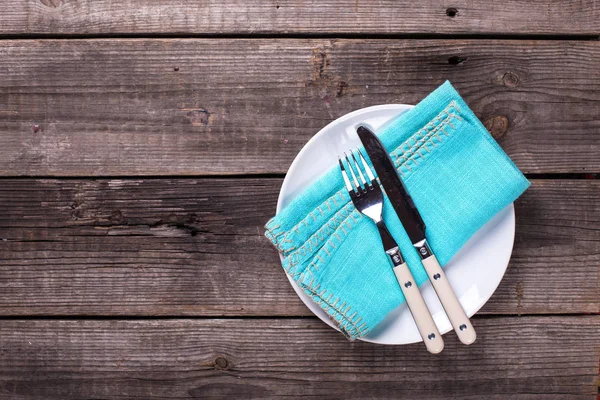 Top View Table Setting White Dinnerware Cutlery Wooden Tabletop — Stock Photo, Image