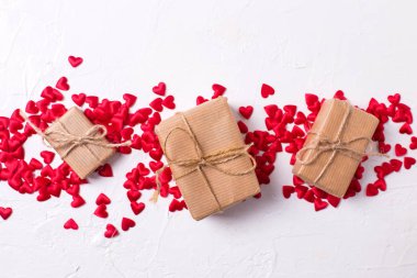 Hediye ile sarılmış kutuları