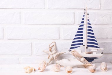 Yaz, deniz kenarında yaşayan süslemeler.