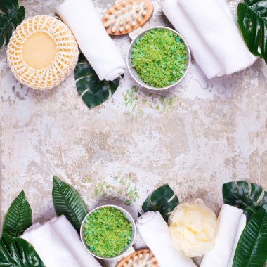 Organik cilt bakım çerçevesi düz yatıyordu.