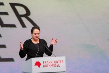 Frankfurt Am Main, Almanya - 9 Ekim 2018: Nino 70 Frankfurt Kitap Fuarı'nın açılış töreninde konuşan Haratischwili / Buchmesse Frankfurt 2018