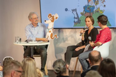 Frankfurt Am Main, Almanya - 12 Ekim 2018: Paul Maar ve Sabine Buechner, 70 Frankfurt Kitap Fuarı / Buchmesse Frankfurt