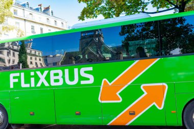 Geneva, İsviçre - 7 Eylül 2018: Flixbus bir otobüsü logosuna