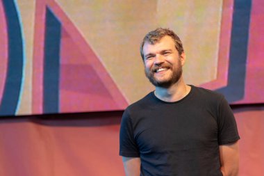 Stuttgart, Almanya - 30th Haziran 2018: Comic Con Almanya Stuttgart, bir iki gün fan kongre, Pilou Asbaek (tahtlar oyunu)
