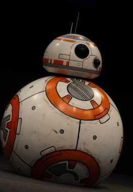 Stuttgart, Almanya - 30th Haziran 2018: Comic Con Almanya Stuttgart, Cosplay Yarışması - Pisdi Productions tarafından Bb8 Cosplay. Yalnızca içerik kullanımı.