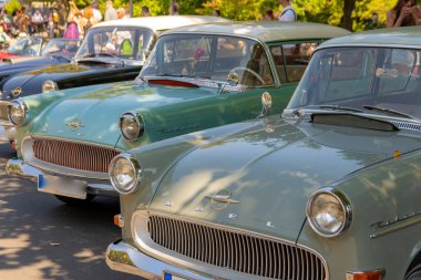 Bad Nauheim, Almanya - 19 Ağustos 2018: Klasik araba Fuarı'nda 17 Avrupa Elvis Festivali dört gün fan kongre