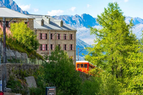 Red Train Arriving Montenvers Train Station Mer Glace Tourist Attraction — Stock Photo, Image