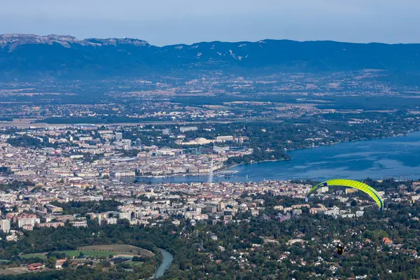 Parapente Frente Una Vista Aérea Ginebra Suiza Jet Eau Lago — Foto de Stock