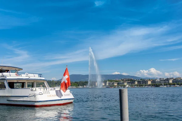 Jet Eau Marco Cidade Genebra Com Barco Bandeira Suíça Primeiro — Fotografia de Stock