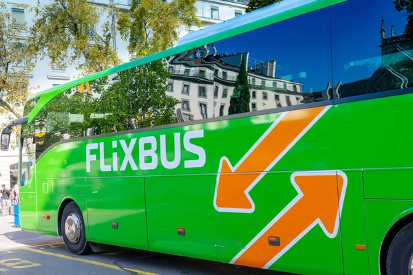 Geneva, İsviçre - 7 Eylül 2018: Flixbus bir otobüsü logosuna