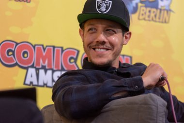 Frankfurt, Almanya - 6th Mayıs 2018: Theo Rossi (* 1975, aktör, Sons Anarchy, Luke Cage) Alman Comic Con Frankfurt adlı iki günde fan kongre