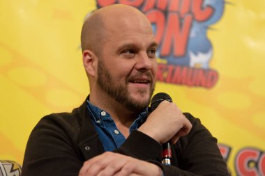 Frankfurt, Almanya - 6th Mayıs 2018: Tobias Mueller (* 1979, ses aktör, Jonah Hill, Michael Pena'nın Alman sesi) Alman Comic Con Frankfurt adlı iki günde fan kongre