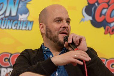 Frankfurt, Almanya - 6th Mayıs 2018: Tobias Mueller (* 1979, ses aktör, Jonah Hill, Michael Pena'nın Alman sesi) Alman Comic Con Frankfurt adlı iki günde fan kongre