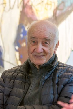 Bad Soden, Almanya. 27 Ekim, 2017. Armin Mueller-Stahl, Alman aktör, ressam ve Stadtgalerie Bad Soden onun sanat sergisi için basın toplantısında. Sergi 28 Ekim-26 Kasım 2017
